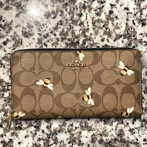 Coach tan wallet with bumble bees - great condition, barely used